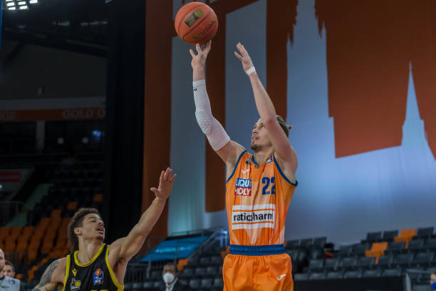 郭艾伦本赛 郭艾伦本赛